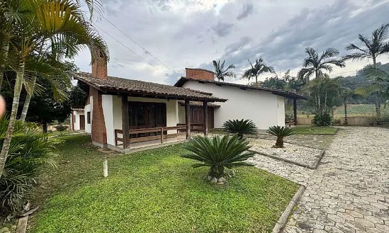 Ampla Casa Com 300M²...