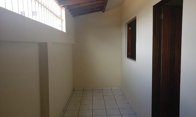 Casa Com 2 Quartos, ...