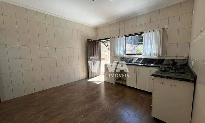 Casa Com 3 Dormitóri...