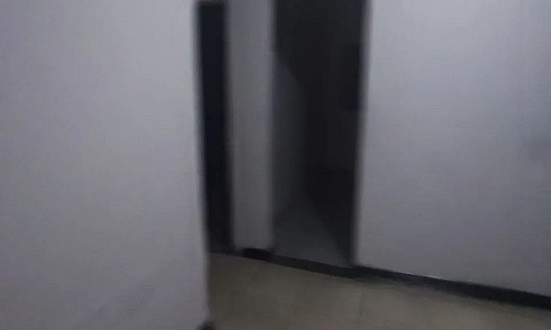 Vendo Uma Casa A Um ...