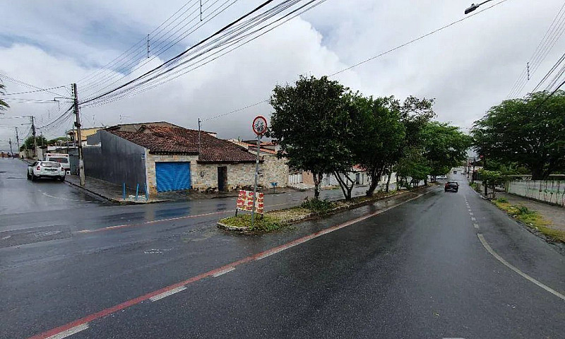 Casa Com 3 Dormitóri...