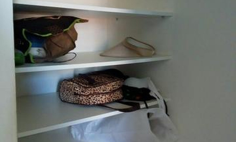 Quarto Para Alugar...
