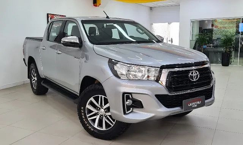 Toyota Hilux Srv 2.8...