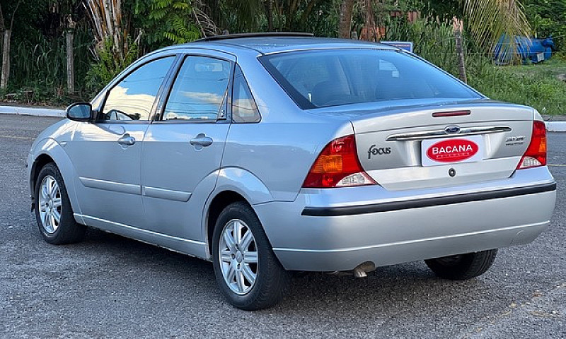 Focus Sedan Ghia 2.0...