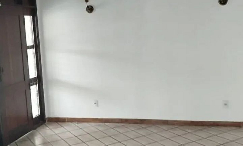 Alugo Casa Rua Públi...