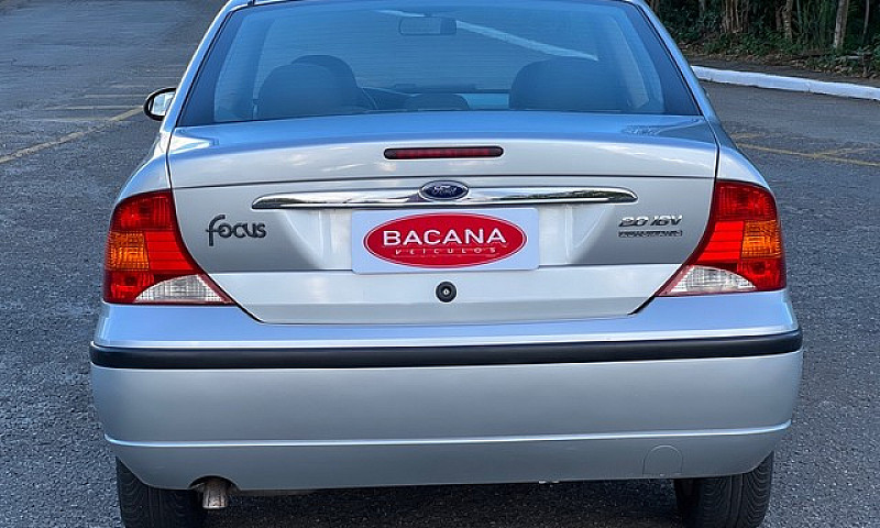 Focus Sedan Ghia 2.0...