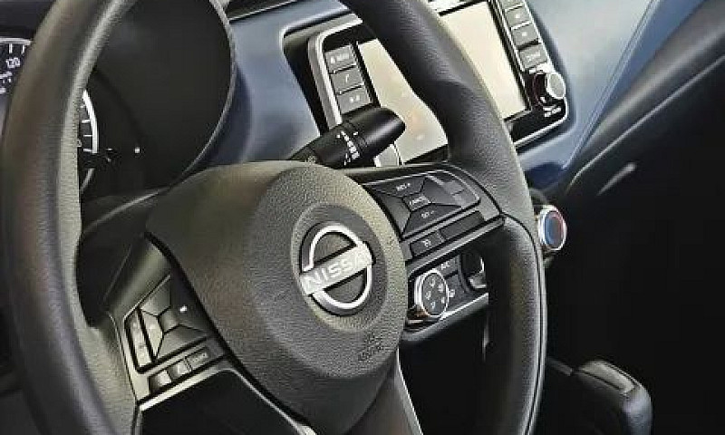 Nissan Versa Sense 1...