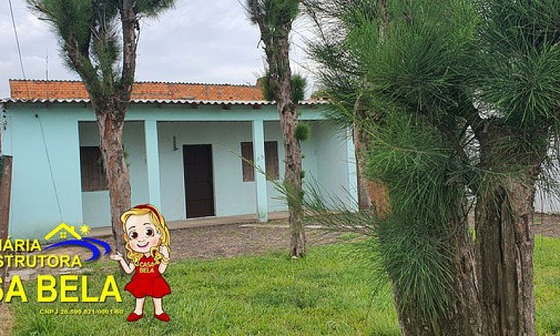 Casa Com Sala Ampla ...