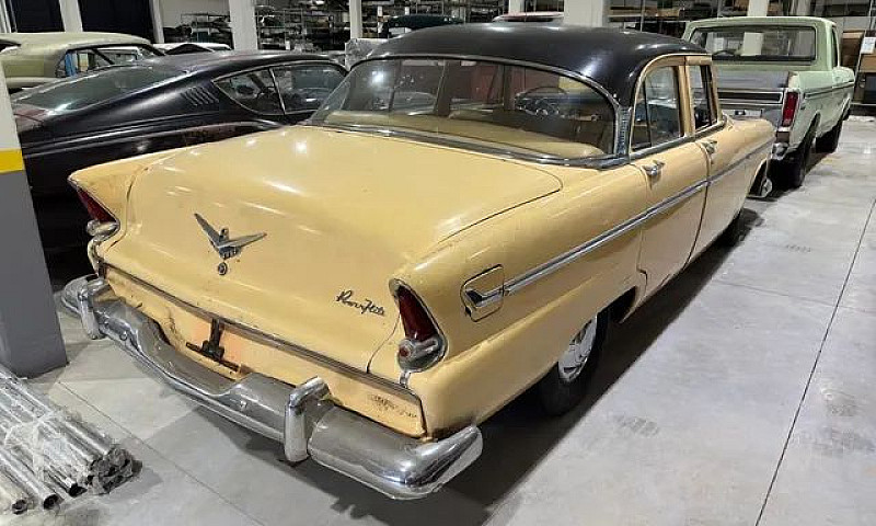 Plymouth Belvedere 1...