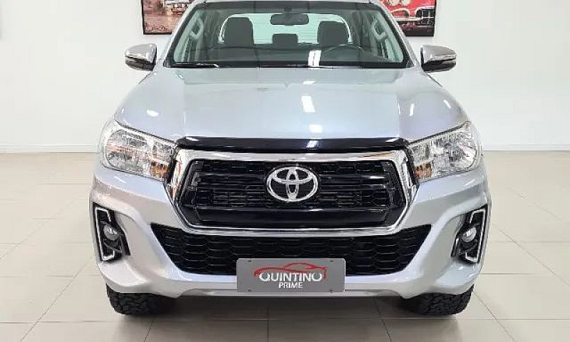 Toyota Hilux Srv 2.8...