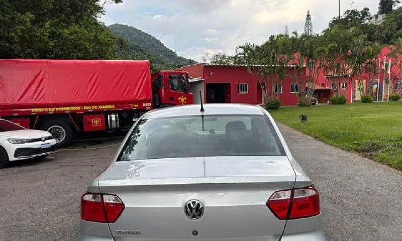 Volkswagen Voyage 1....