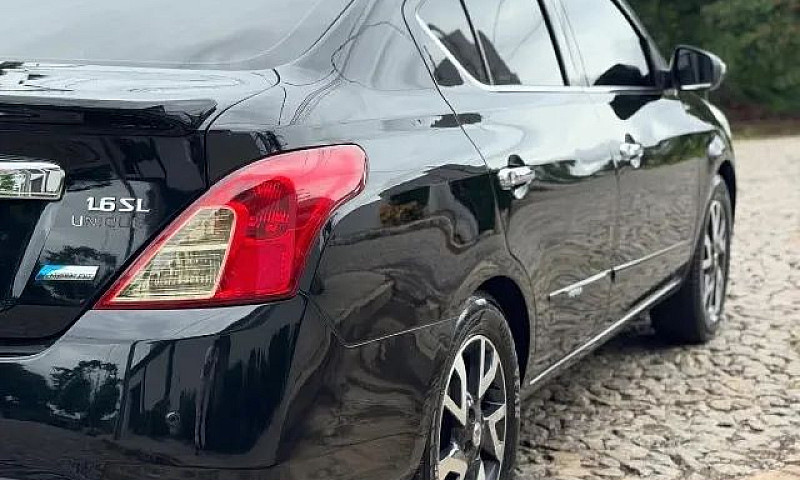 Nissan Versa Unique ...
