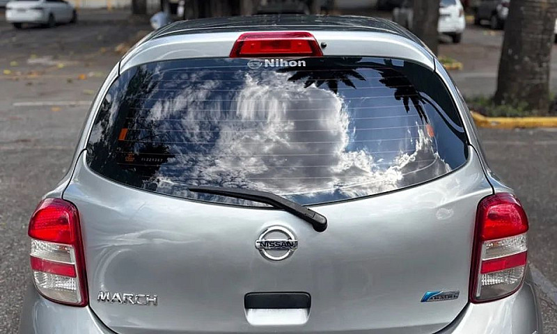Nissan March S 1.0 1...