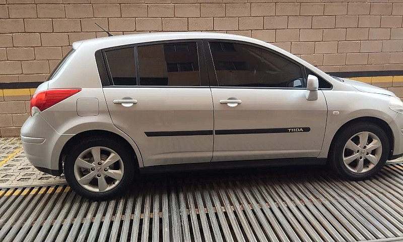 Nissan Tiida S 1.8/1...