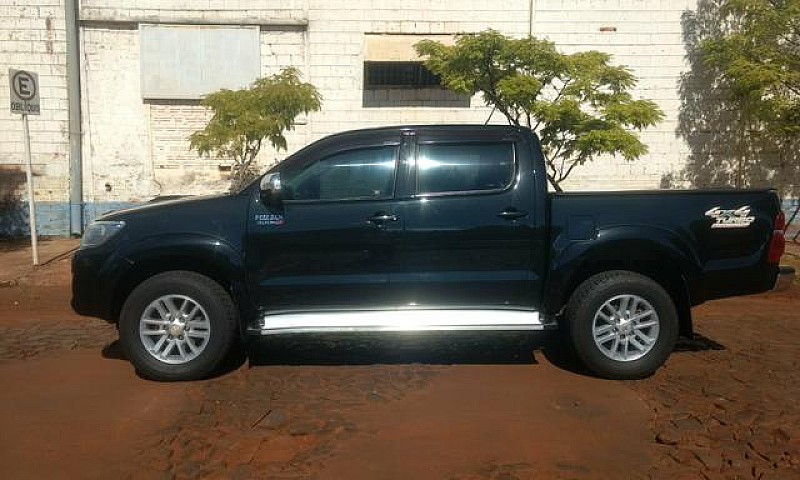 Toyota Hilux Srv 4X4...