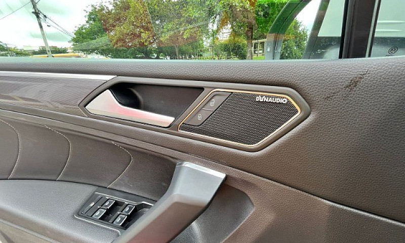 Volkswagen  Tiguan A...
