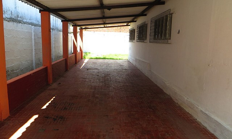 Alugo Casa 4/4, Prox...