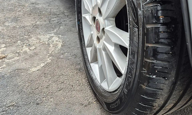 Fiat Punto Essence 1...