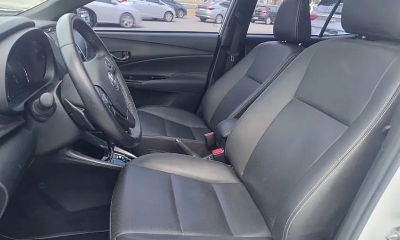 Toyota Yaris Xls 1.5...