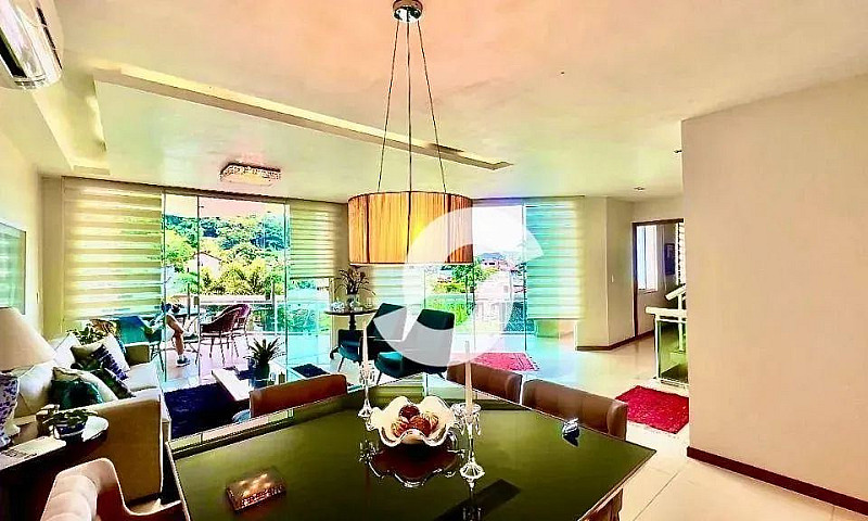 Casa Com 4 Dormitóri...