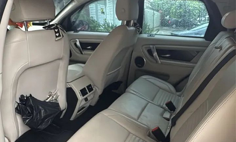 Land Rover Discovery...