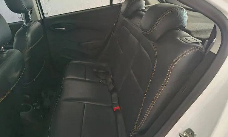 Chevrolet Onix Hatch...