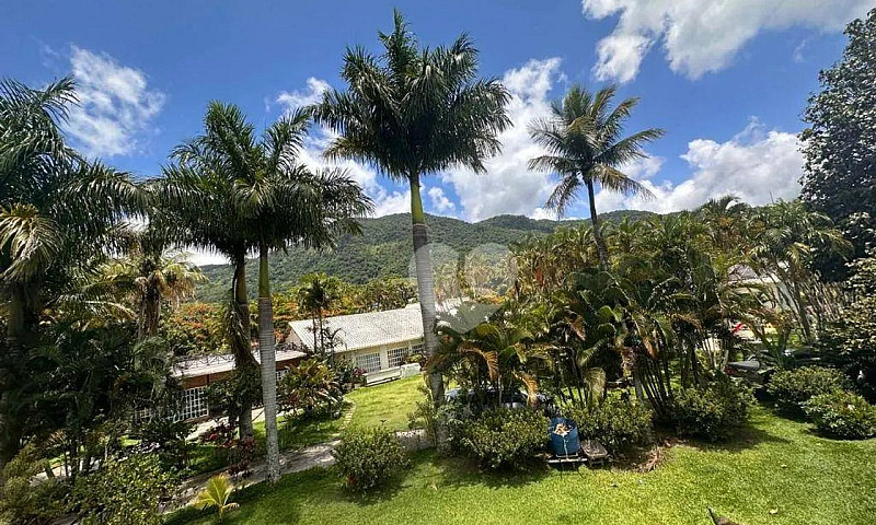 Casa Com 5 Dormitóri...