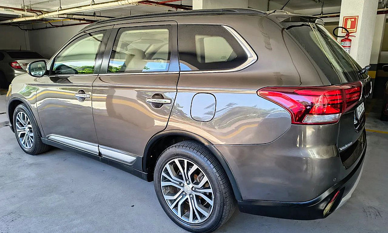 Mitsubishi Outlander...