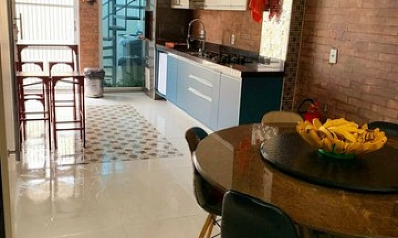 Casa Com 3 Quartos À...