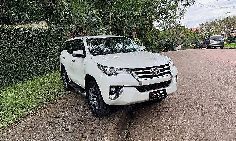 Toyota Hilux Sw4 Srx...