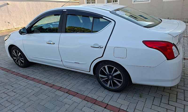 Nissan Versa Unique ...
