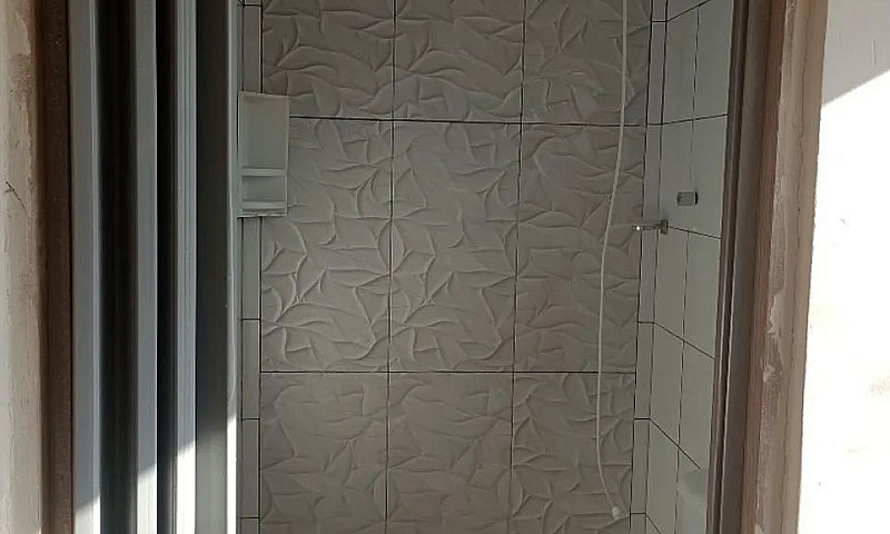 Aluga-Se Casa Sobrep...