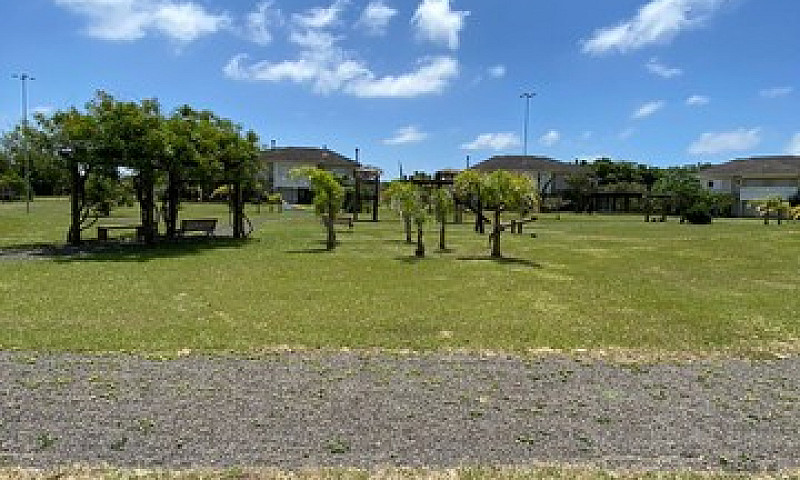 Casa De Condomínio P...