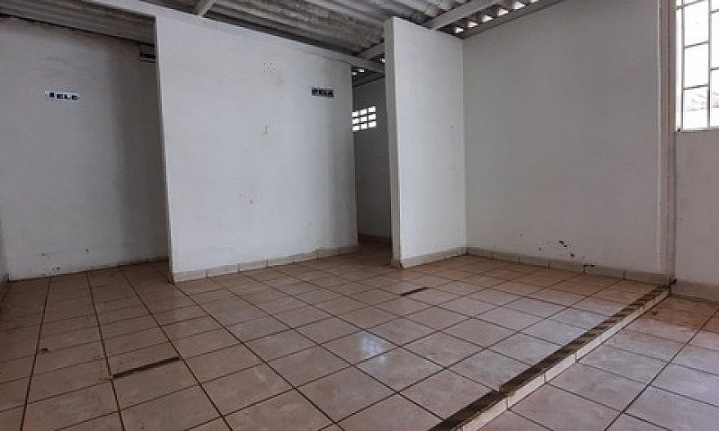 Casa Comercial De 22...