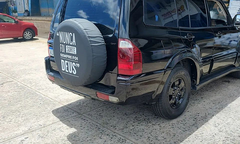 Mitsubishi Pajero Fu...
