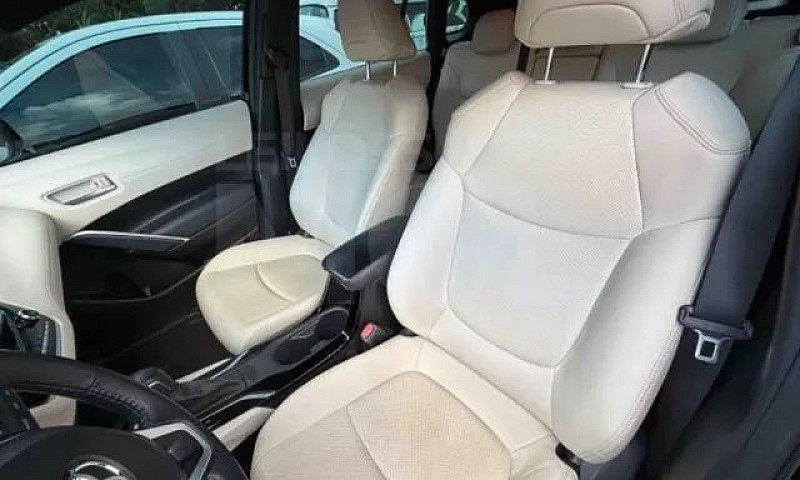 Toyota Corolla Cross...