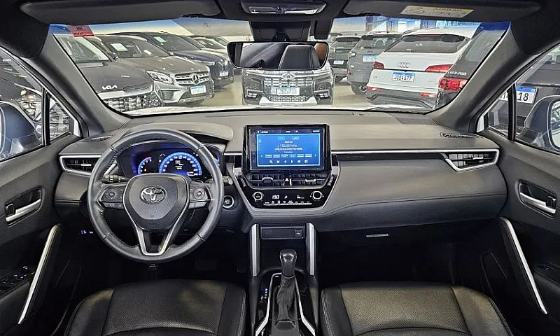Toyota Corolla Cross...