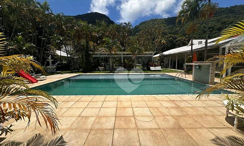 Casa Com 5 Dormitóri...