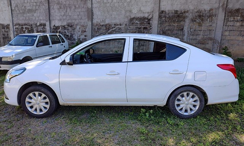 Nissan Versa 1.0 201...