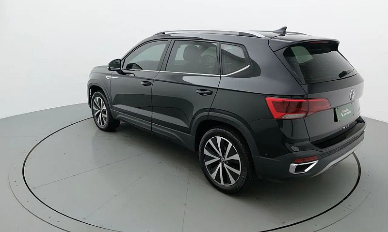 Volkswagen Taos 2023...