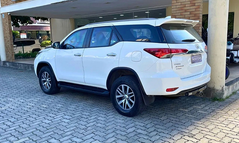 Toyota Hilux Sw4 Srv...