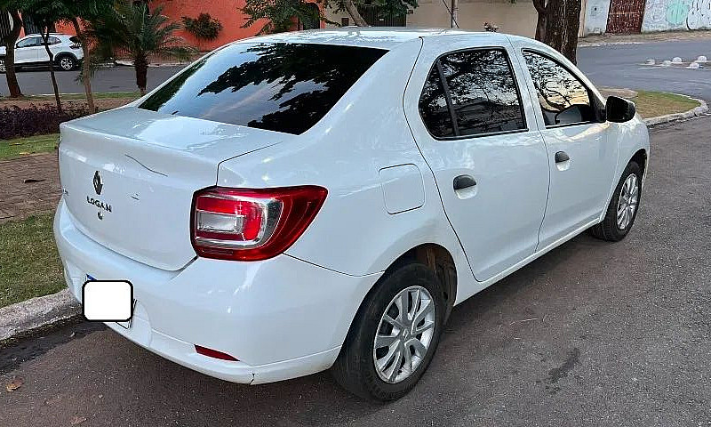 Renault Logan Authen...