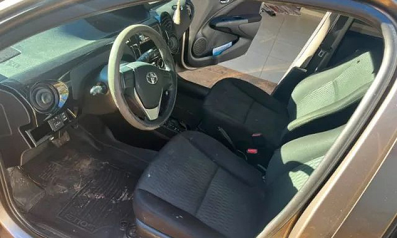Toyota Etios X 1.3 F...