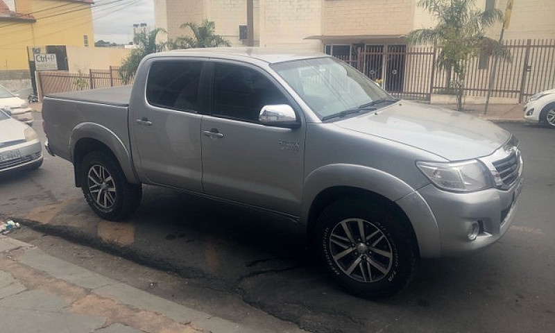 Vendo Hilux Srv 2015...