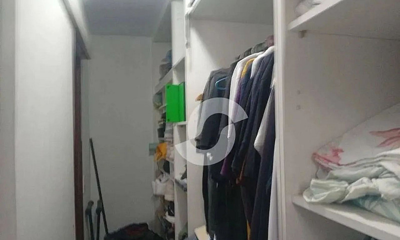 Casa Com Área De Laz...