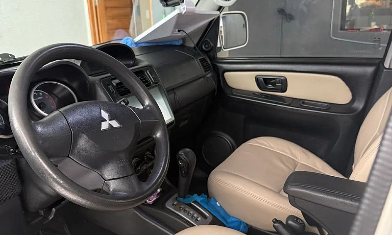 Mitsubishi Pajero Tr...