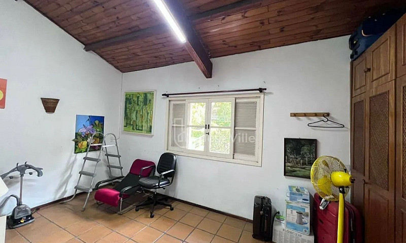 Casa À Venda Com 250...
