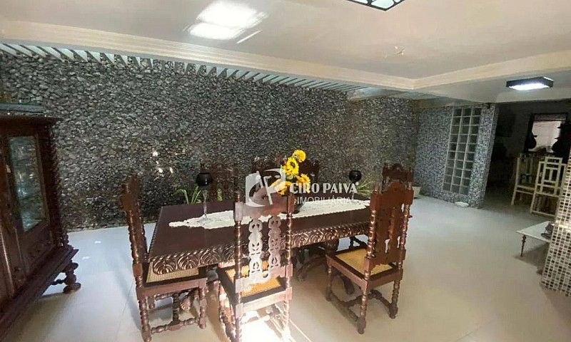 Casa Com 5 Dormitóri...