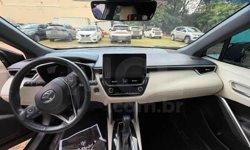 Toyota Corolla Cross...