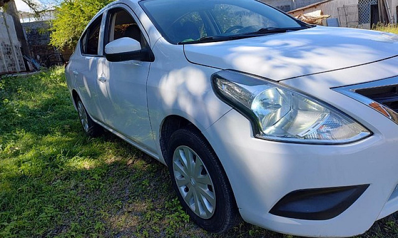 Nissan Versa 1.0 201...